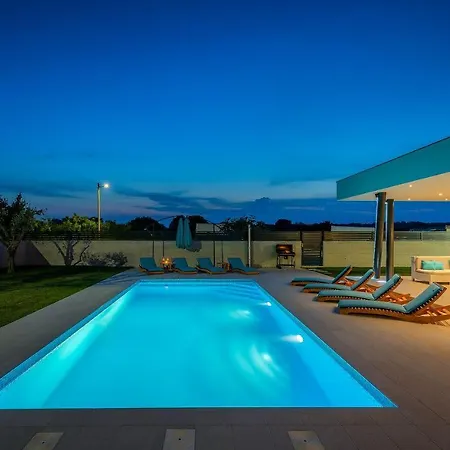 Neue Mit Privatpool, Darts, Bbq