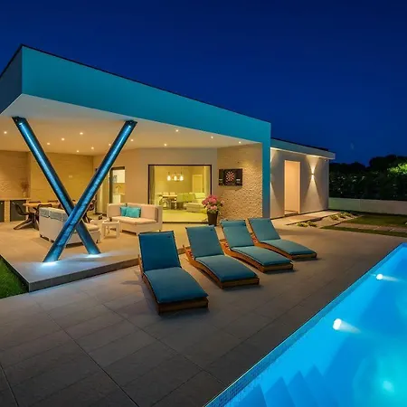 Neue Mit Privatpool, Darts, Bbq * Krnica