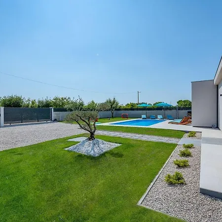 Neue Mit Privatpool, Darts, Bbq