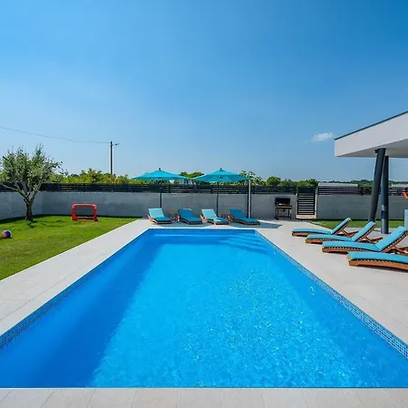 Semesterbostad Neue Mit Privatpool, Darts, Bbq *